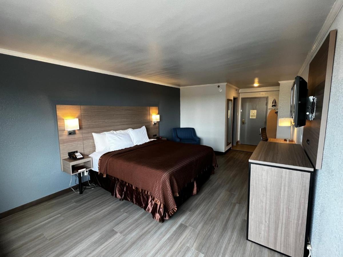 Super 8 By Wyndham Fort Worth Entertainment District Exterior photo